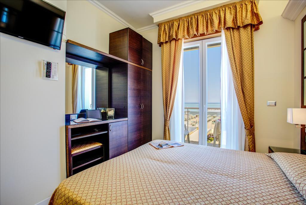 Hotel Caesar Paladium Rimini Cameră foto